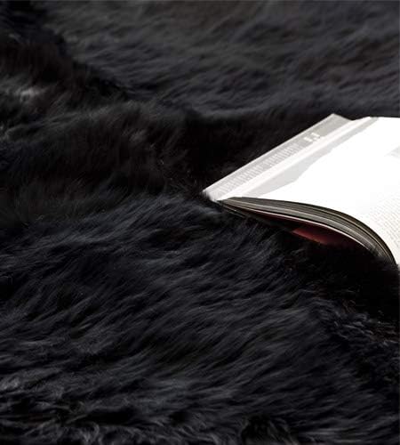 HUAHOO Premium Genuine Sheepskin Rug Black Real Australia Sheepskin Natural Luxury Fluffy Lambskin Fur Area Rug Seat Covers for Kids Bedroom Sofa Chair Cover Pets Dogs Mat Quarto Pelt/4' x 6' Black Quarto Pelt/4 ft x 6 ft Black