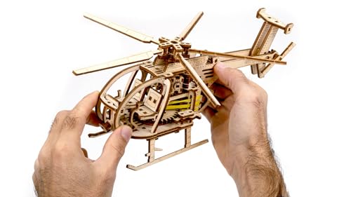 Revell Tiny Adventures Helicopter I Hochdetailliertes Design mit komplexem Armaturenbrett I Detaillierter Motor Realistische Bedienelemente I Interaktiver Startschlüssel für Bewegung I Modell aus Holz