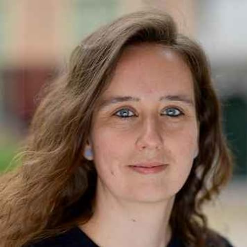 Tentoonstellingsconservator Lieke Wijnia heet u welkom