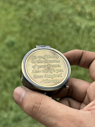 Brújula de Bolsillo de Latón con Cita de Thoreau miniatura 1