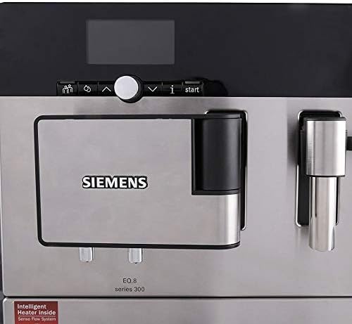 Zbliżenie panelu sterowania Siemens EQ8 z wyświetlaczem LCD i przyciskami