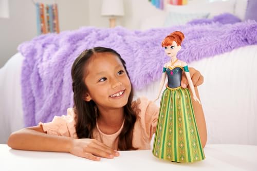 Mattel Disney La Reine des Neiges Poupée Anna Chantante, Tenue Du Film Inclue, Chante « Libérée, délivrée », Version Française, À Collectionner, Jouet pour Enfant de 3 ans et Plus, HMG40