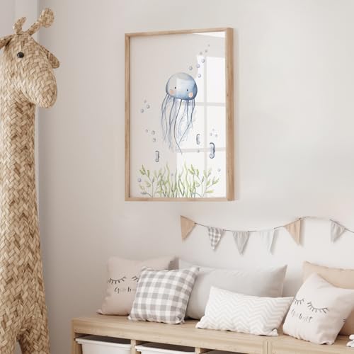 Calmondo Qualle Kinderbild für Kinderzimmer | Tier-Poster als Geschenk für Mädchen & Jungen | Bild für Kinder als süße Wand-Deko für eine fröhliche Atmosphäre | DIN A4 | Mit Bonusbild