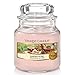 Produktbild Yankee Candle Duftkerze im Glas (klein) | Garden Picnic | Brenndauer bis zu 30 Stunden | Garden Hideaway Kollektion