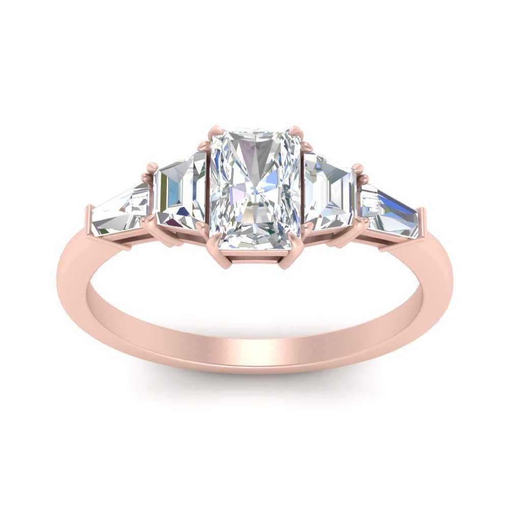 Anillo de compromiso de oro rosa con cinco piedras de talla esmeralda trapezoidal 6