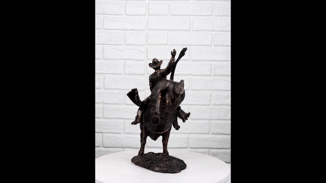 Estatua occidental rústica de vaquero montando toro de 10.5" miniatura 7