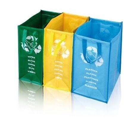 Mülltrenner oder Recycling Säcke mit drei Farbunterteilungen sowie Beschriftungen für Glas, Papier und Plastik - eine saubere Lösung