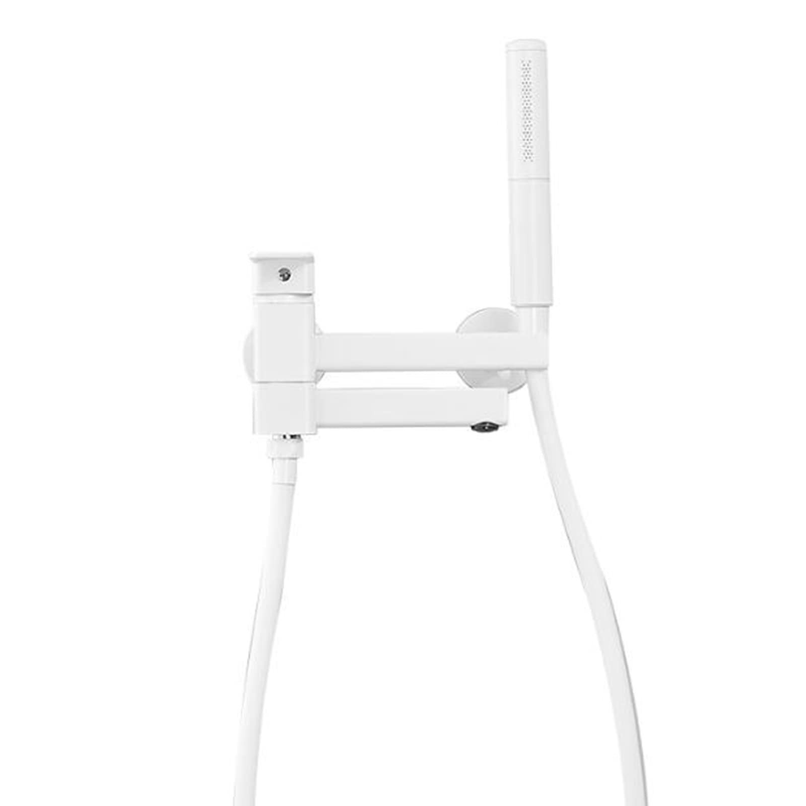 Robinet de baignoire double trou blanc pour une salle de bains apaisante