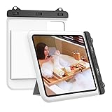 【Cortes Precisos y Alta Sensibilidad】: La zona frontal y la trasera para la cámara de la funda son transparentes. Permite utilizar libremente las funciones de la tableta en el agua, como jugar, enviar mensajes y tomar fotos. La funda transparente de alta sensibilidad permite un funcionamiento preciso incluso bajo el agua. Nota: Sólo se incluye la funda, no la tableta.