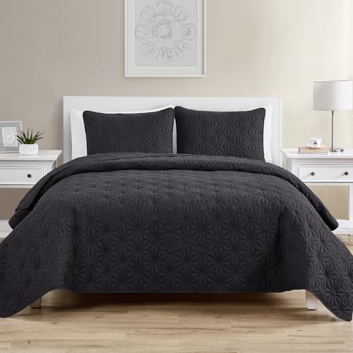 VCNY Home Grey Quilt Set for Queen Bed, 3-Piece Bedspread Coverlet and Shams, Soft Bedding Comforter Alternative for All Seasons (Kaleidoscope, Full/Queen)