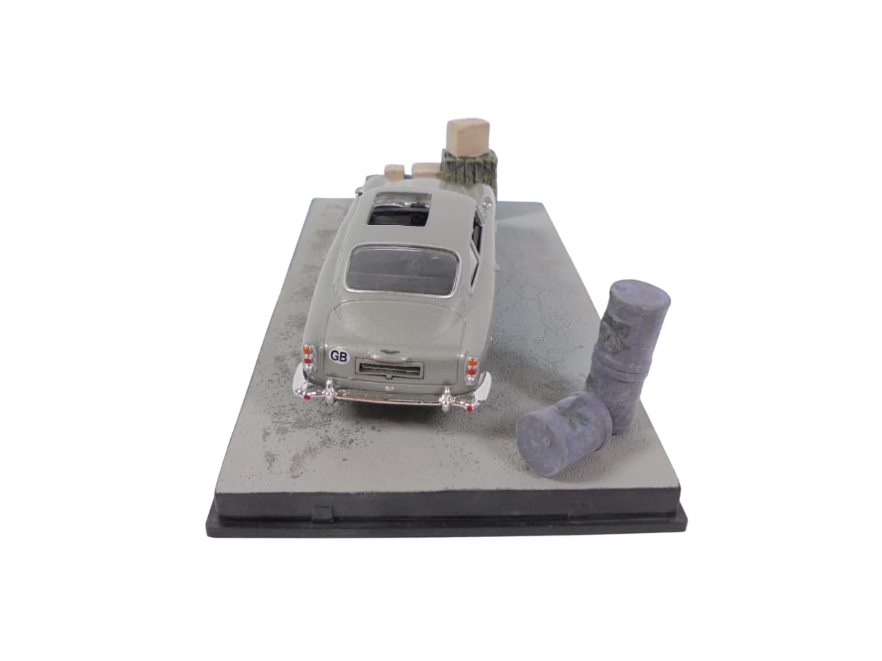 OPO 10 - 1/43 Scale Car Compatible with Aston Martin DB5 as seen in the movie Goldfinger - DY025, Multicolor - Image 4