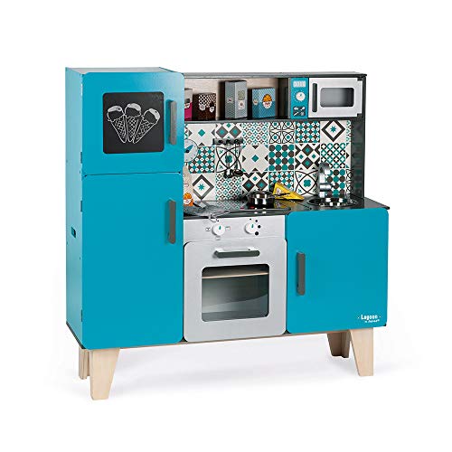 Janod - Maxi Cocina de Madera Lagoon - Cocina Infantil Equipada con Nevera y Microondas - Imitación y Desarrollo - 15 Accesorios Incluidos - Desde 3 años, J06555