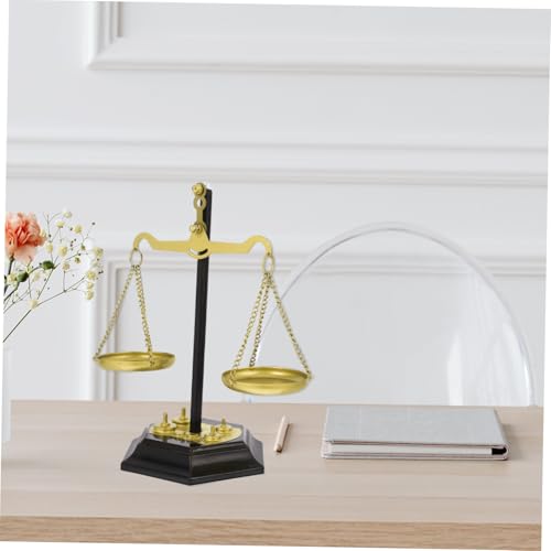 Décoration intérieure de bureau originale avec cette balance en métal - 6