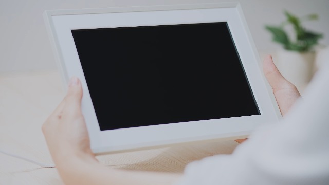 Amazon | 【公式】みてねアプリ専用 デジタルフォトフレーム「みてね