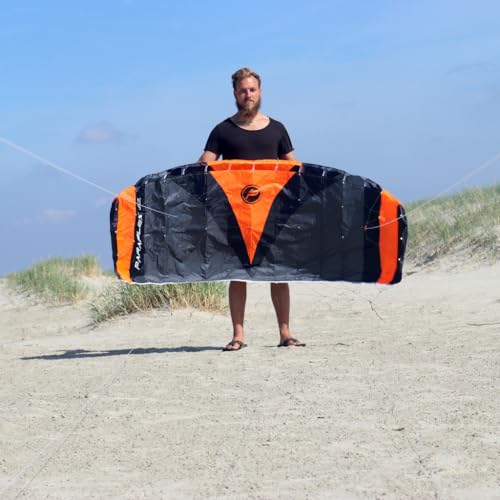 Wolkenstürmer® Paraflex Quad 4-Leiner Lenkmatte 1.7 in orange - „Ready to Fly“ Kite Drachen inkl. Handles - Vierleiner Lenkdrachen - Windtrainer zum Mountainboard Fahren