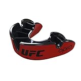 La capa exterior duradera del protector bucal Sparring Level UFC Silver Self Fit de OPRO proporciona una mayor protección contra impactos. Las características únicas del protector bucal Silver Youth incluyen: