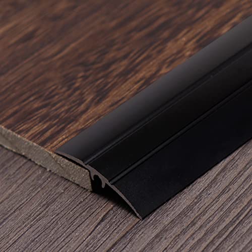 Revêtement de sol en bois dur avec bande de transition aluminium pour bordure tapis