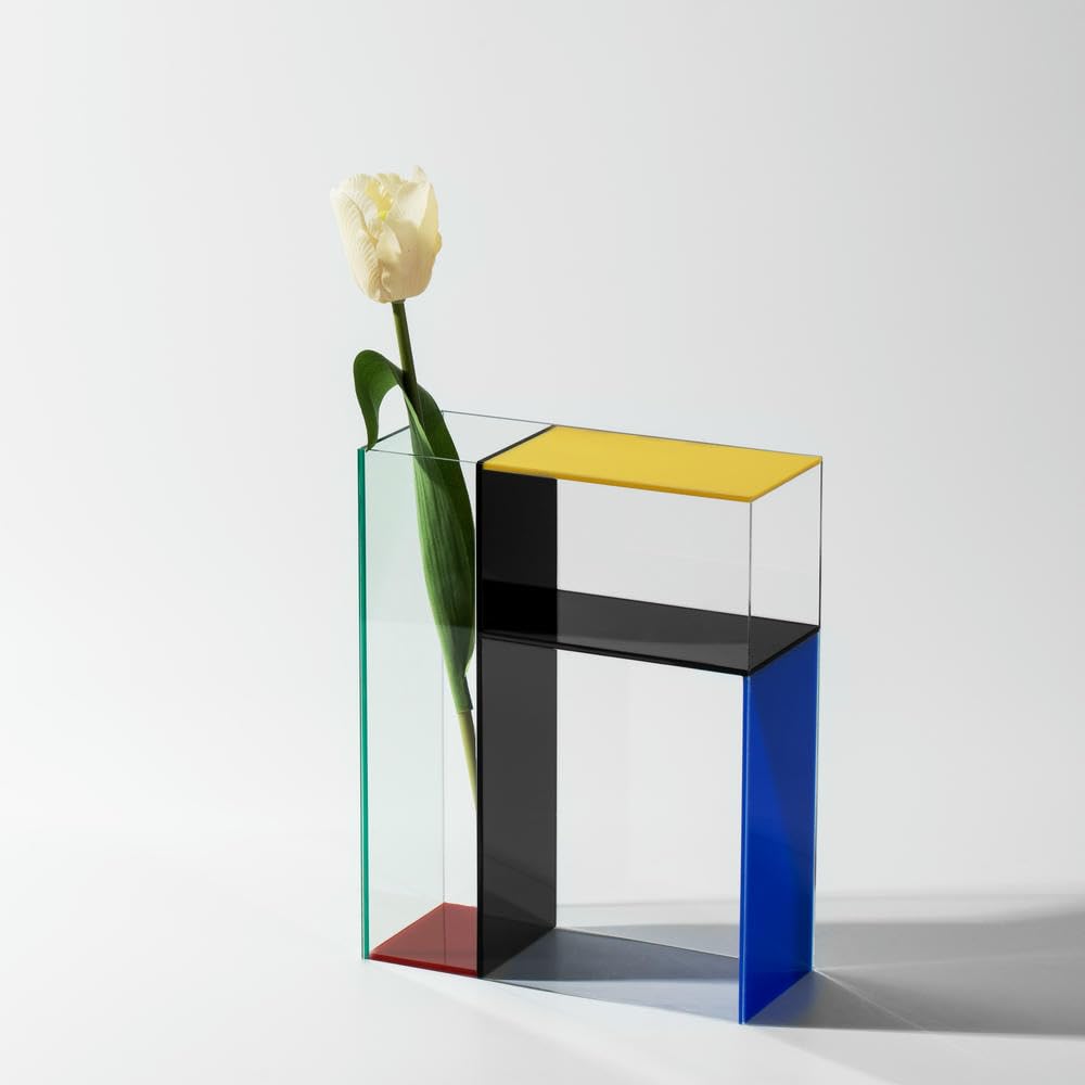 Vase contemporain en acrylique pour sublimer votre table basse