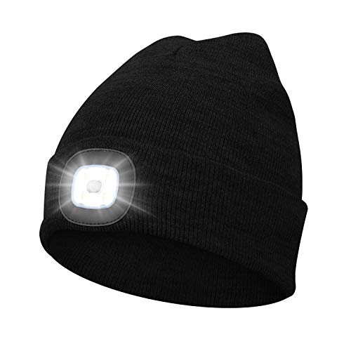* FACILE DA USARE: Beanie Hat con luce è una porta USB standard. Premere il pulsante al centro della luce LED per aprire/chiudere la luce LED. È facile da usare.