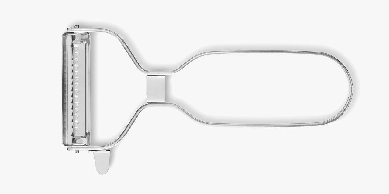 ARCOS Professional Chrome-Plated Peeler for Fruits and Vegetables. 5.5 Inch Stainless Steel Kitchen Tool for Precise Cutting. Chef's Gadget with Ergonomic Design. Silver Color