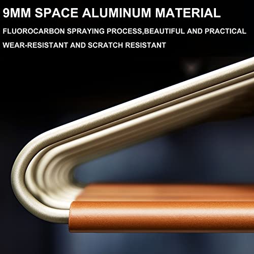 Placard encombré ? Fixez ce rail réglable vêtements pour optimiser l'espace
