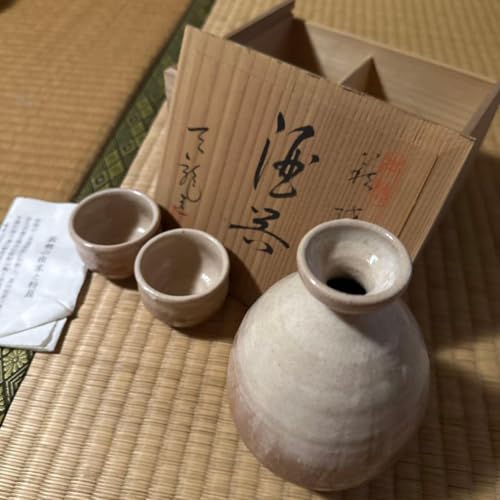 1504 萩焼　酒器セット　徳利2   猪口5   未使用 萩焼 酒器セット【紙箱入】 | 萩焼 窯元 緑栄窯 Ryokuei-オンライン