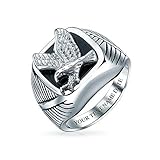 Améliorez cette bague avec des gravures personnalisées ! Personnalisez votre article avec des noms, des messages inspirants, des lettres, des chiffres, des dates, des coordonnées ou même des informations médicales importantes. Embrassez la puissante symbolique de l'Aigle à tête blanche, représentant les États-Unis d'Amérique, la longévité, une force immense, une autorité inégalée et une majesté époustouflante.
