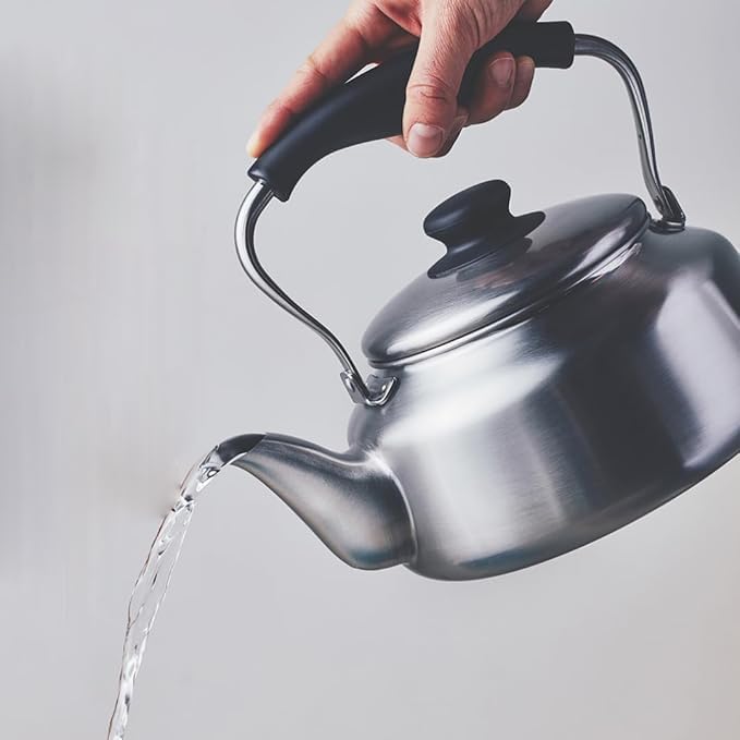 Amazon | ステンレスケトル 満水2.5L IH対応 自然と傾く設計で手首に