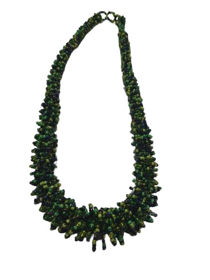 Collier coralliens de 60 cm en acier argenté artisanal pour robe de cocktail