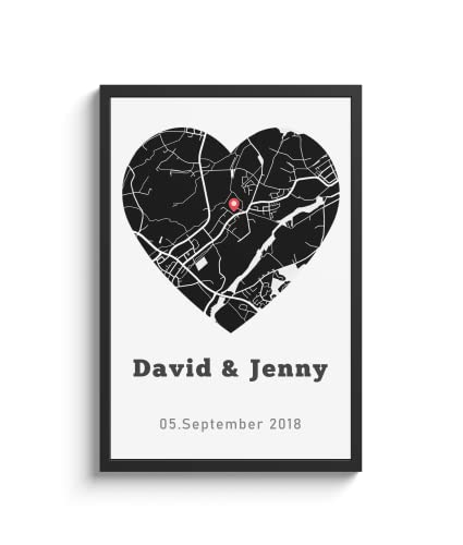 LIEBTASTISCH - Personalisiertes Poster für Paare und Verliebte - Jahrestag, Hochzeitstag, Verlobung, Valentinstag, Kennenlernort mit Datum und Namen (Schwarz, A4) Cover