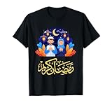 Elegante illustrazione di una coppia musulmana che prega insieme sotto una mezzaluna e luci incandescente lanterna. Questo design Ramadan riflette preghiere pacifiche, riflessione spirituale e la calma bellezza del mese sacro.