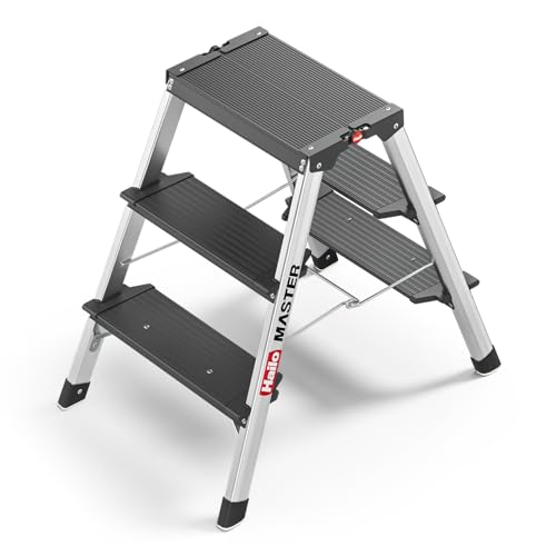 Hailo Master D70 Aluminium Doppelstufen-Trittleiter – kompakte & beidseitig begehbare Klappleiter - Rutschhemmende Stufen & gummierte Füßen - 2 x 3 Stufen - EN 14183 geprüft - belastbar bis 150 kg Hailo Master D70 Aluminium Doppelstufen-Trittleiter – kompakte & beidseitig begehbare Klappleiter - Rutschhemmende Stufen & gummierte Füßen - 2 x 3 Stufen - EN 14183 geprüft - belastbar bis 150 kg