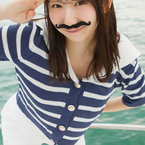 日向坂46藤嶌果歩が船長に、1st写真集の先行カットで付け髭姿のマリンルック（コメントあり） - 音楽ナタリー