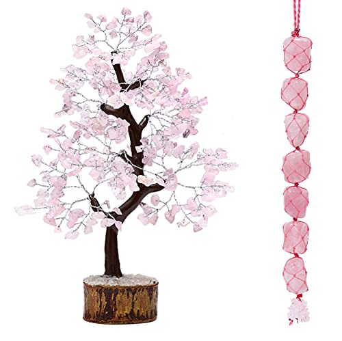 FASHIONZAADI Rosenquarz Edelstein Baum mit Trommelstein Wandbehang Ornament für Reiki Heilung Kristall Geldbäume Feng Shui Geschenk Handgemachte Kristalle Wohnkultur Geschenkset (Silberdrahtbaum) Cover