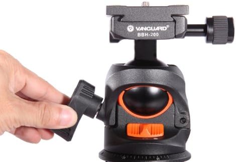 Hand adjusting knob on VANGUARD BBH-200 Professional Ball Head
