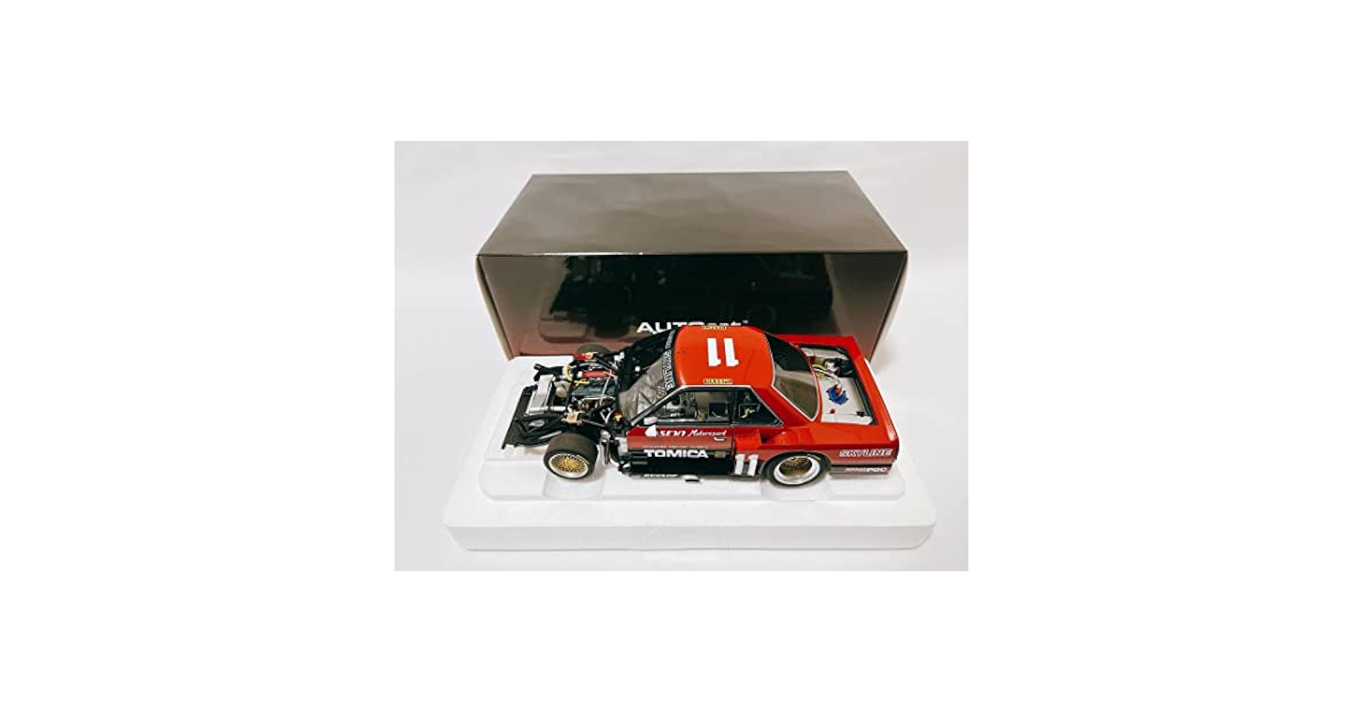 Amazon.co.jp: オートアート 1/18 ニッサン スカイライン RS