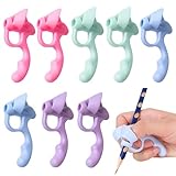 Design Universel : Ce manchon souple pour crayon présente un design universel innovant qui s'adapte parfaitement à la plupart des instruments d'écriture couramment utilisés par les enfants. Qu'il s'agisse d'un crayon ordinaire, d'un crayon fin ou d'un crayon de couleur, ce manchon convient à tous, vous évitant ainsi d'acheter des porte-crayons séparés. Son design unique et pratique en fait un accessoire indispensable pour l'écriture des enfants