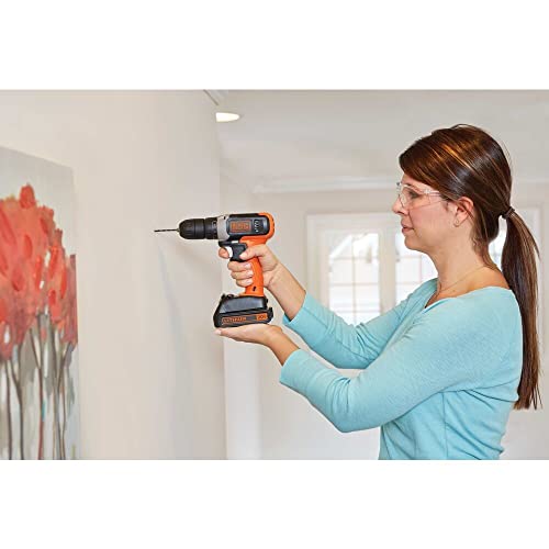 Parafusadeira Furadeira Black e Decker 20V com 80 Acessórios e Caixa Plástica Bivolt BCD704C1KA-BR