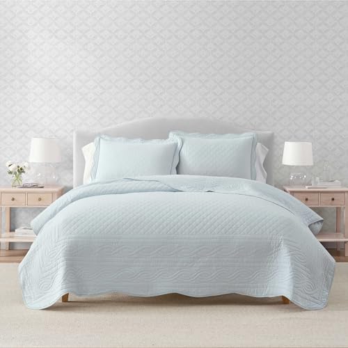 Image of Martha Stewart - Queen Size Quilt Set, Soft & Breathable Cotton Percale Quilted Bedding with Matching Pillowcases, Scalloped Edge Bed Set, Vintage Scallop Blue