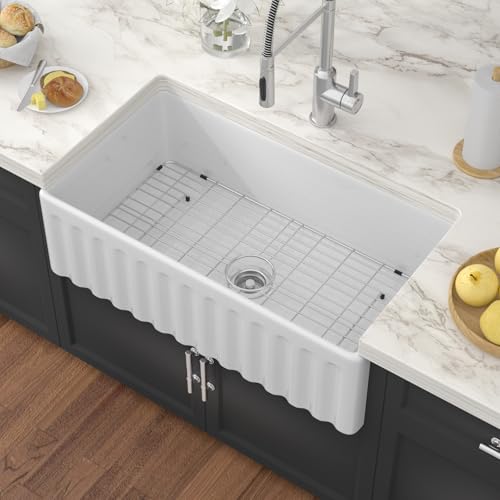 Couoko White Farmhouse Sink 33 Inch Fireclay Reversible Apron Front Farm Sink 33'x18'x10' Glossy White Porcelain Farms House Style Single Bowl Farmhoues kitchen Sinks with Luxury Accessories