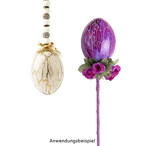 De Decoratieve Met De Hand Gemaakte Kippen En De Eieren Van Pasen Stock De Decoratieve Met De Hand Gemaakte Kippen En De Eieren Van Pasen Stock
