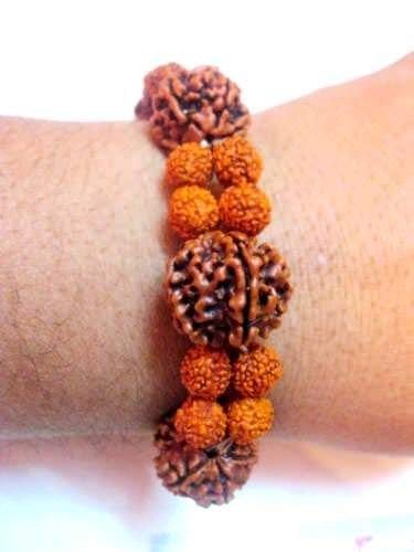 Mautik Sadiwala Certified 4 Mukhi Nepal Rudraksha Bracelet for Men and Women (B07YWCZBKF) Amazon Price History, Amazon Price Tracker