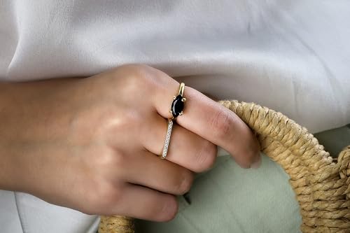 Bague onyx noir minimaliste en or empilable pour accessoiriser vos tenues de bureau - 4