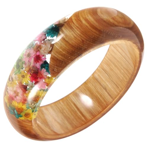 Bracelet résine et fleurs séchées : un bijou en bois authentique contre la banalité des accessoires