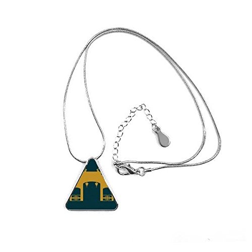 Bijoux collier illustration temple Thaïlande avec pendentif triangle boisé