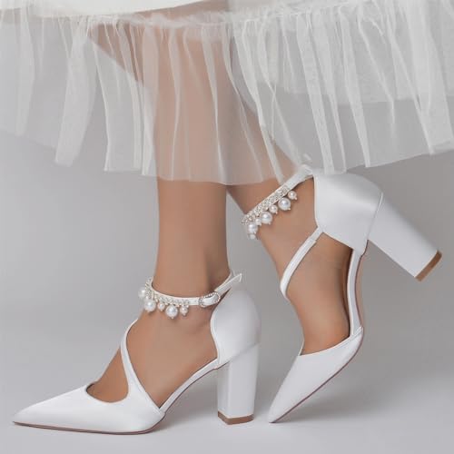 Escarpins de mariage en satin le secret d'une silhouette de mariée radieuse