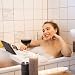 Relaxdays Bandeja bañera Extensible con Soporte para Copas de Vino, Libros y...