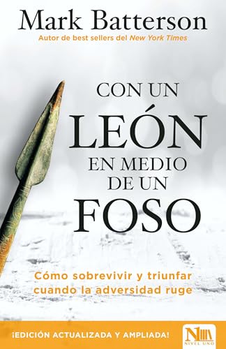 Con un león en medio de un foso: Cómo sobrevivir y triunfar cuando la adversidad ruge. (Spanish Edition)