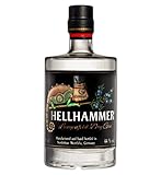 langenfeld welle Dieser in Small Batches hergestellte Dry Gin besticht durch seine Komplexität und Ausgewogenheit. Sein betontes Wacholderaroma wird umspielt von fruchtiger Orange. Florale sowie pfeffrige Noten aus über 20 sorgfältig ausgewählten Botanicals verleihen diesem Gin seinen einzigartigen, runden Geschmack. Dieser Gin ist charakterstark und wandlungsfähig wie ein Chamäleon und harmoniert mit allen gängigen Tonics