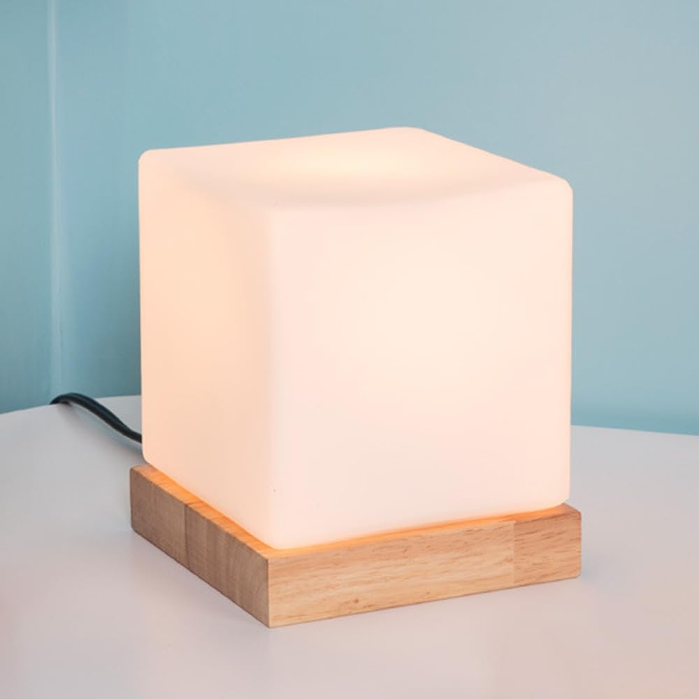 Petite lampe de chevet en bois pour lecture nocturne sans fatigue